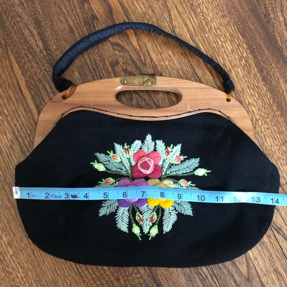 Vintage 1970s Colourful 3D Flower Bouquet Embroidery Handbag w wood handle RARE - Picture 8 of 8